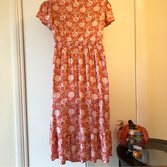 Lovely Fall colours Maxi Dress. Fits larger then a size XS - Picture 5 of 14